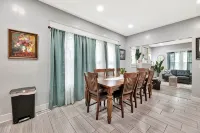Wichita home, by the river, spacious 9 beds-game room with pool table, 1gb Wi-Fi - Homestays