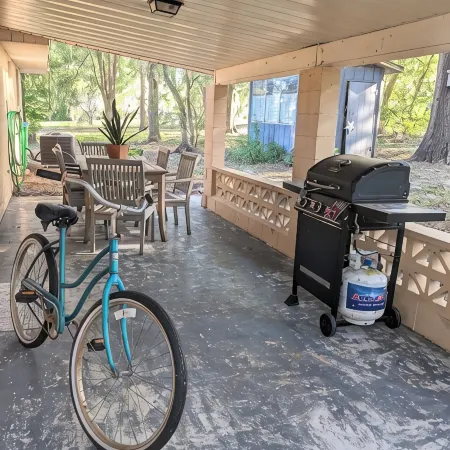 Looking for a quiet place to stay? Consider The Ollie Vee in Crescent City, FL