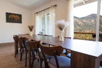 Shasta Lake Beautiful House w/ Hot Tub, BBQ, Ping Pong & Foosball Table - 4-Star