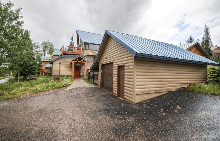 Mountain Cabin w/VIEWS in Brian Head, Utah! Fun to be had Winter, Summer & Fall!