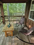 The Honey Hut next to Big South Fork NRRA with AC, wifi, and horse stalls. - WiFi