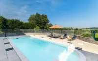 Maison à la Campagne Avec Piscine - Villas