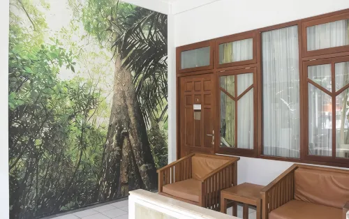 Guest House Eboni Madiun - 2-Star