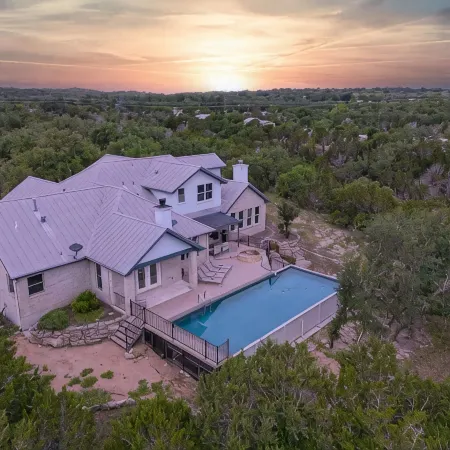 Spicewood Lodge w/Pool, HotTub