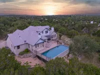 Spicewood Lodge w/Pool, HotTub