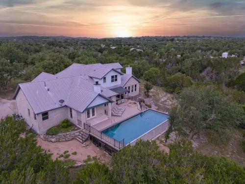 Spicewood Lodge w/Pool, HotTub - 3-Star