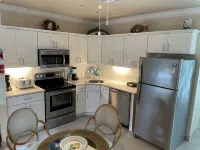 Beautiful upgraded 1 bdrm & sofa bed stunning views , pool hot tub , 2nd floor,