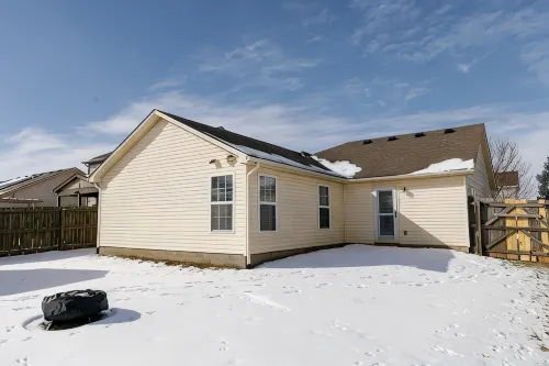 "The Dawning House" - Peaceful Modern Stay w/ Yard