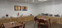 Coral Beach Resort - breakfast