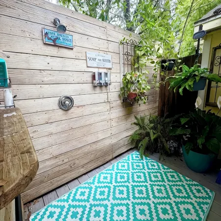 Unique Romantic Beach Style Cottage close to  Folly Beach & historic Charleston!