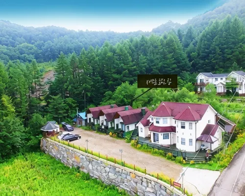Pyeongchang Jayeonel Dalmeunjip Hotel di Pyeongchang-gun