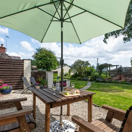 Beautiful  Cottage in a Peaceful, Rural Setting with Country Club Membership.