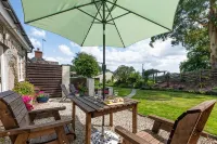 Beautiful  Cottage in a Peaceful, Rural Setting with Country Club Membership.