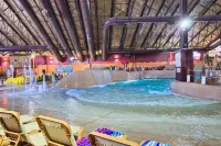 Cranmore Retreat, Walk to Slopes, Hot Tub, Game Room, Dog-Friendly, Sleeps 16+ - balcony