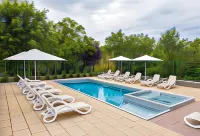 Kistücsök Food & Room - Pools
