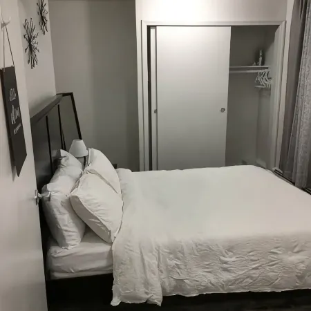 Cozy 1Bedroom Lower Level Apt Отели рядом с достопримечательностью «Железнодорожная станция JFK Air Train»
