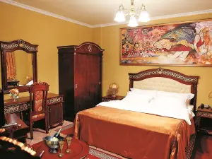Dinasty Hotel