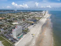 Beautiful Beachfront Resort Condo Отели рядом с достопримечательностью «Бич Стрит»