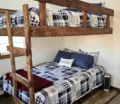 Rushmore Ranch Guest Cabin - 샬레 호텔