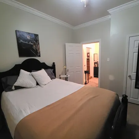Bluegrass Bungalow 2 bedrooms with large porch