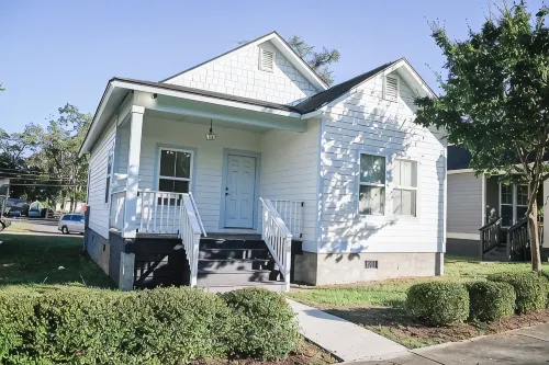 Charming 2-bedroom cottage built with children and pets in mind.