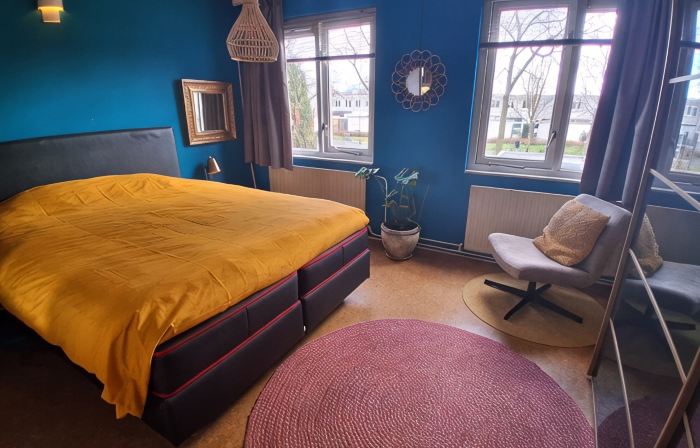 Comfortable home close to train station and Amsterdam