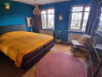 Comfortable home close to train station and Amsterdam - 2-Star