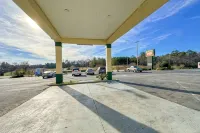 Super Inn & Suites by OYO Milledgeville - Parking