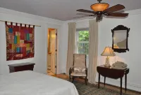 Large Cozy Home Pool/Pond! 5 Br., 4 Baths. Sleeps 11, Pvt. Quiet, Grill, Firepit - Homestays
