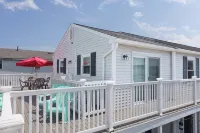 Beach Bum Hideaway - Cozy studio condo with full kitchen. 400 ft to the beach! - Bungalows