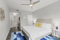 Chic 2BR Apt, Steps from N Main St, Balcony View - balcony