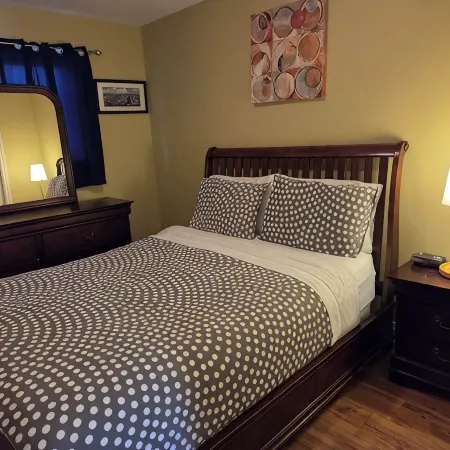 Private and cozy one bedroom sanctuary few minutes from the Airport