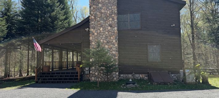 3 Bedroom, 2 Bath Secluded Old Forge Log Cabin ウェッブのホテル