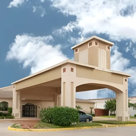 Days Inn & Suites by Wyndham Corpus Christi Central