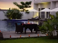 Grand Kecubung Hotel - piscina