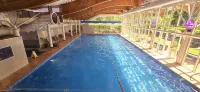 Manor of Groves Hotel, Golf & Health Club - piscina