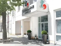 جود مورنينج بيرلين سيتي ويست Hotels near محطة مترو لينداور آليه