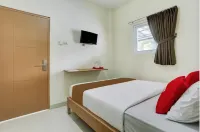 Ava Guest House Lampung - Motels