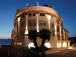 E' Hotel