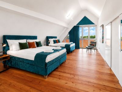 HELLOFLATS: Luxury Penthouse / Balcony / Parking / Center / Therme / MUC Airport