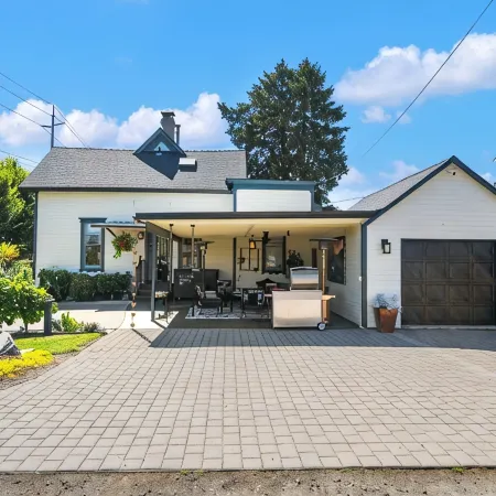 Victorian Secrets 1897 Home - Curious? Eclectic, convenient & ❤️ of wine country