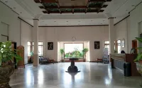 Pantai Indah Resort Hotel Barat - Bãi đậu xe