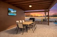 Casa Aaron, Large Pool, Game Room, Spacious Backyard with Palm Trees, 3 Bedrooms - 수영장