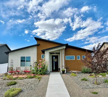 Kokopelli House - Modern Fruita Retreat with Garage