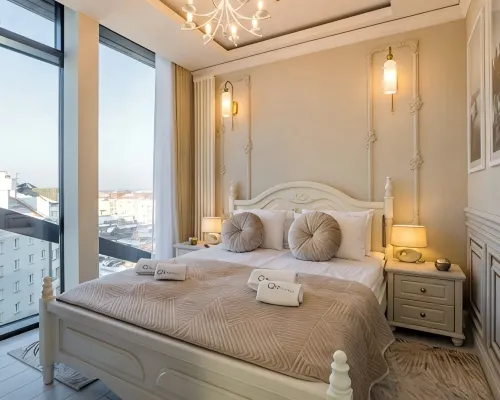 Q18 ApartHotel Hotels near Granaries