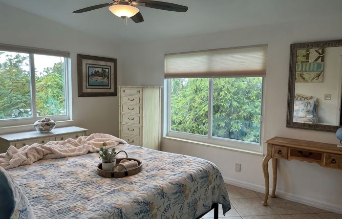 Charming 2-bedroom 2- bath home located in the middle of The Key Deer Refuge.
