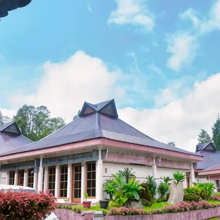 Danau Toba International Cottage Berastagi Отели в г. Каро