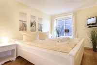 Beach, walk! next door <br>Ideal for train travelers <br> - Bathtub