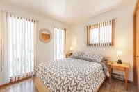 Private Wooded Escape + Fire Pit and Screen Porch - Homestays