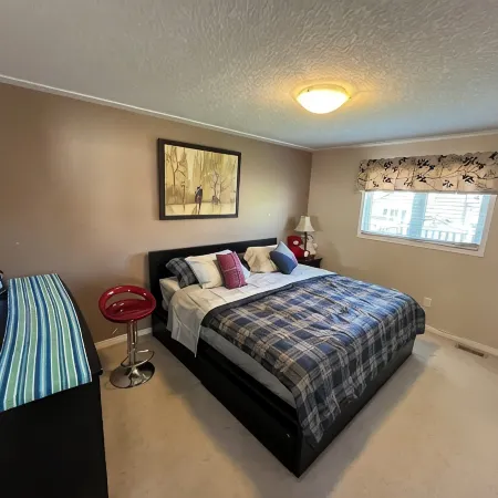 Big & Charming Bungalow Getaway (nearby Walmart, LCBO, Beer Store, Mall, etc